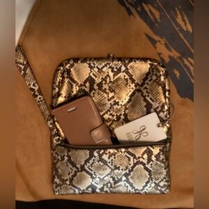 NWT Hobo Lauren Wristlet Golden Snake color